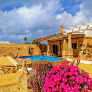 Scopri il Paradiso a Gallipoli: Soggiorna nella Splendida Masseria Le Dimore Bed & Breakfast!
