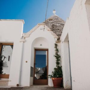 Ventitrè: Un’Esperienza Indimenticabile nella Casa Vacanze Apulia Mea di Alberobello