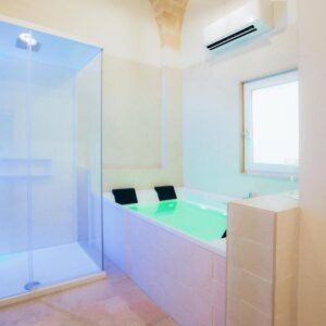 Goditi una Vacanza di Lusso a Filia Solis – Old Town SUITEs & SPA, Residence e Brindisi!