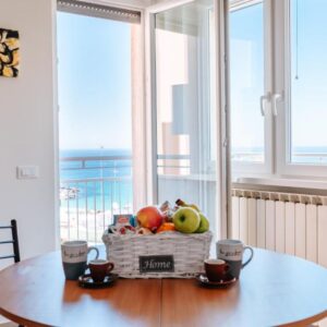 Scopri l’Esclusivo DONNA APOLLONIA Home Holiday con Appartamenti e Monopoli!