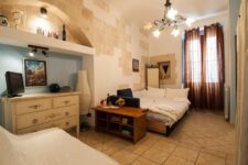 Scopri la Dimora Ginnasio: Un Appartamento di Lusso a Monopoli!