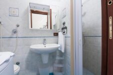 Scopri la Dimora del Vento: Un Appartamento di Lusso a Monopoli per le Vacanze più Esclusive!