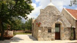 Agli Ospiti Piace Molto Passeggiare Per Il Quartiere! Castellana Grotte: Fontana Vecchia B&B