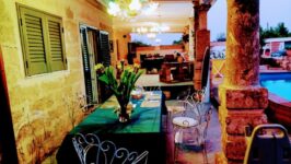 Scopri il Paradiso a Gallipoli: Soggiorna nella Splendida Masseria Le Dimore Bed & Breakfast!